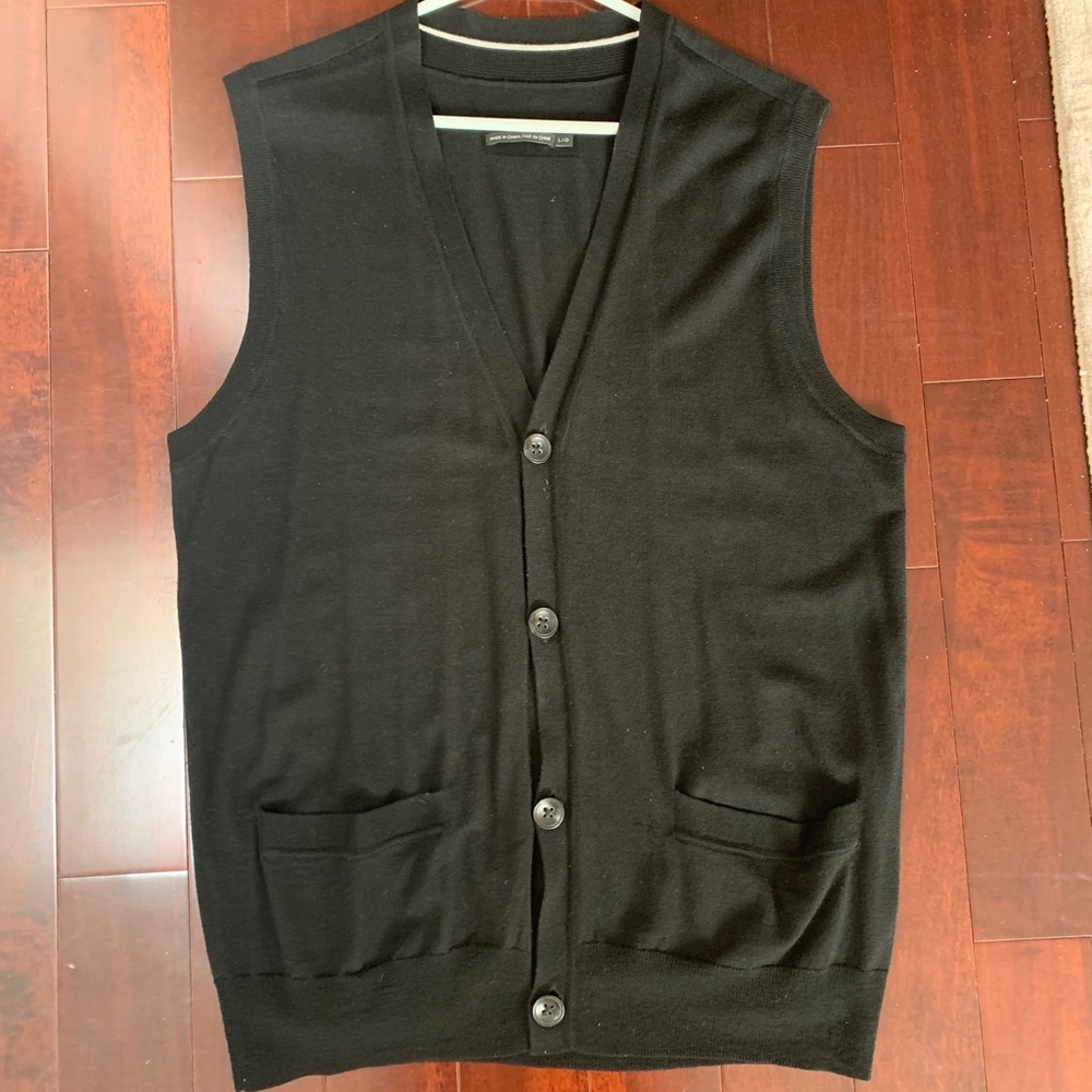 Club Monaco 100% merino wool button vest